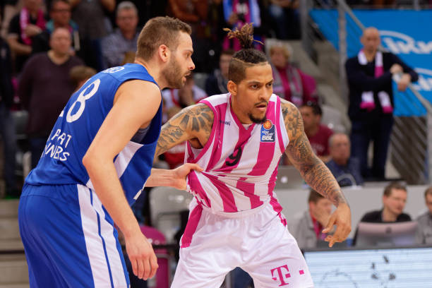 球队整体发 球队整体发